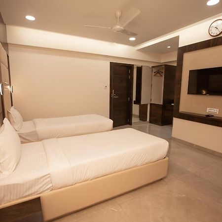 Hotel Naaz Executive Mumbai Exterior foto