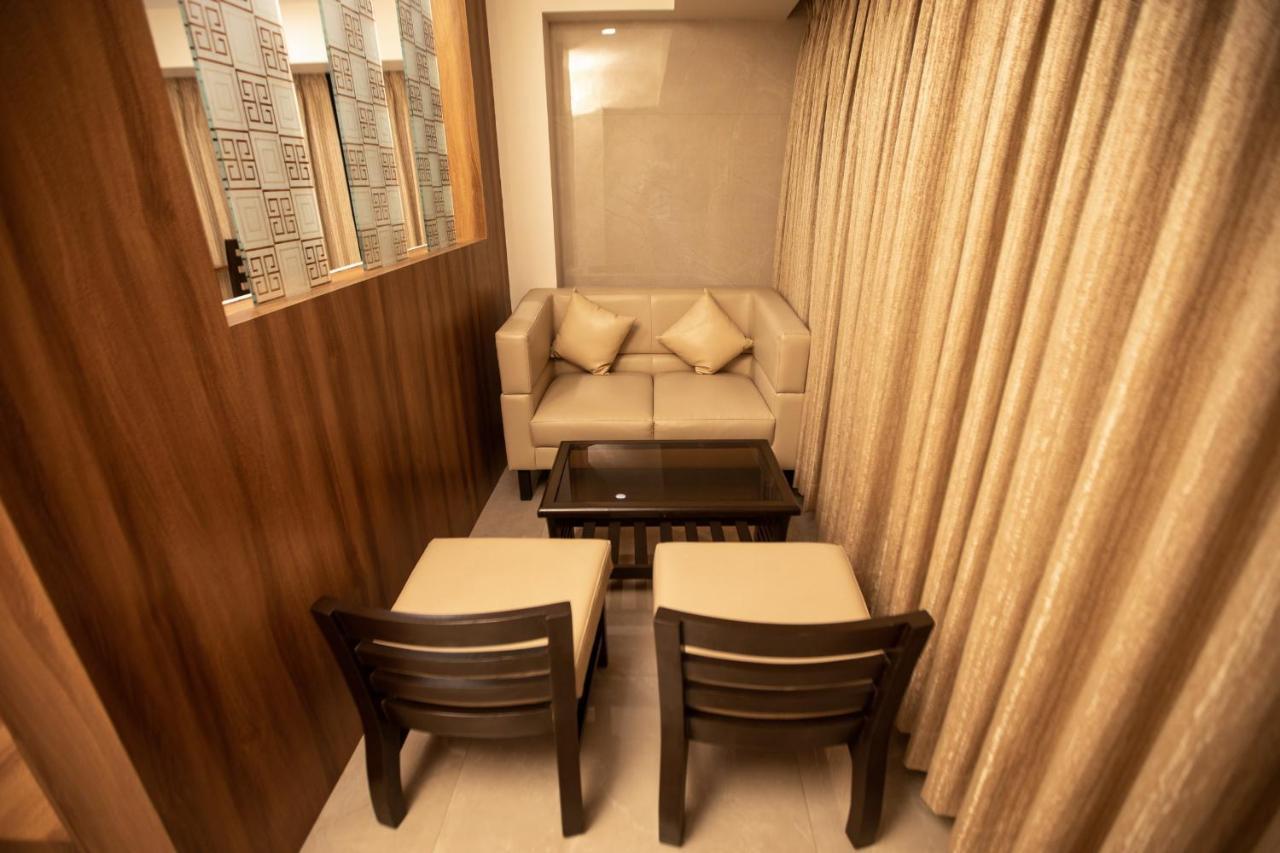 Hotel Naaz Executive Mumbai Exterior foto