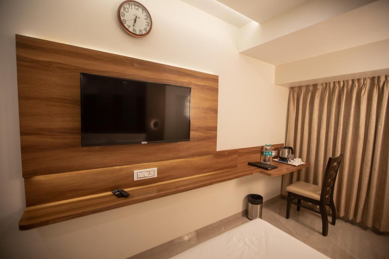 Hotel Naaz Executive Mumbai Exterior foto