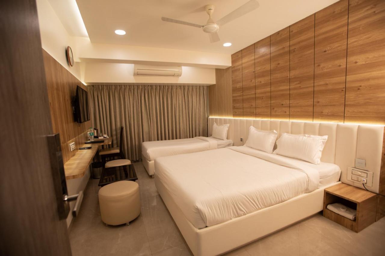 Hotel Naaz Executive Mumbai Exterior foto