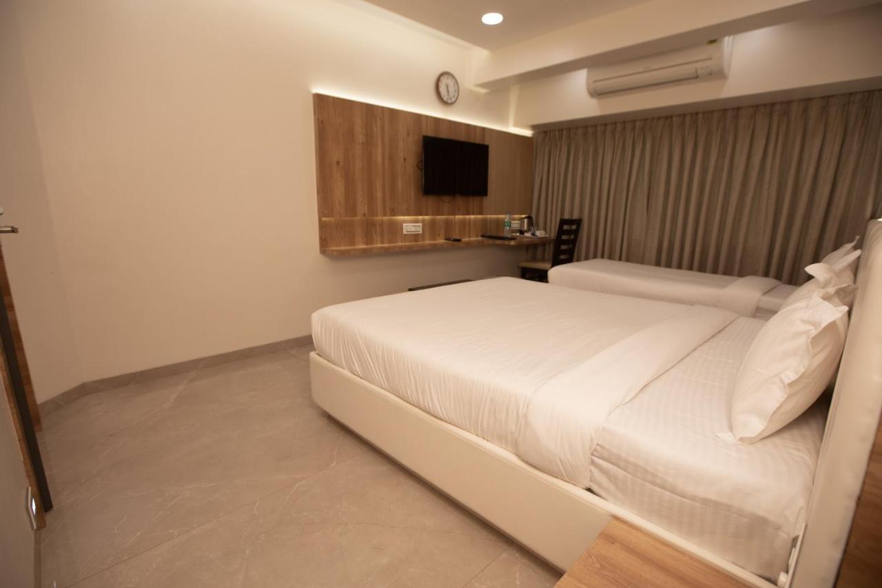 Hotel Naaz Executive Mumbai Exterior foto
