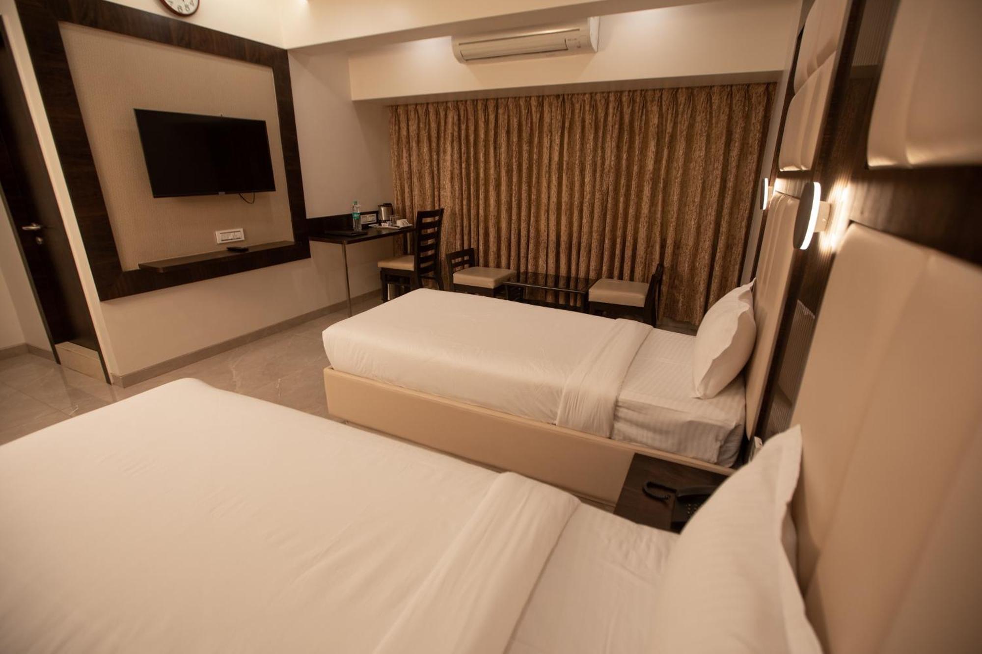 Hotel Naaz Executive Mumbai Exterior foto