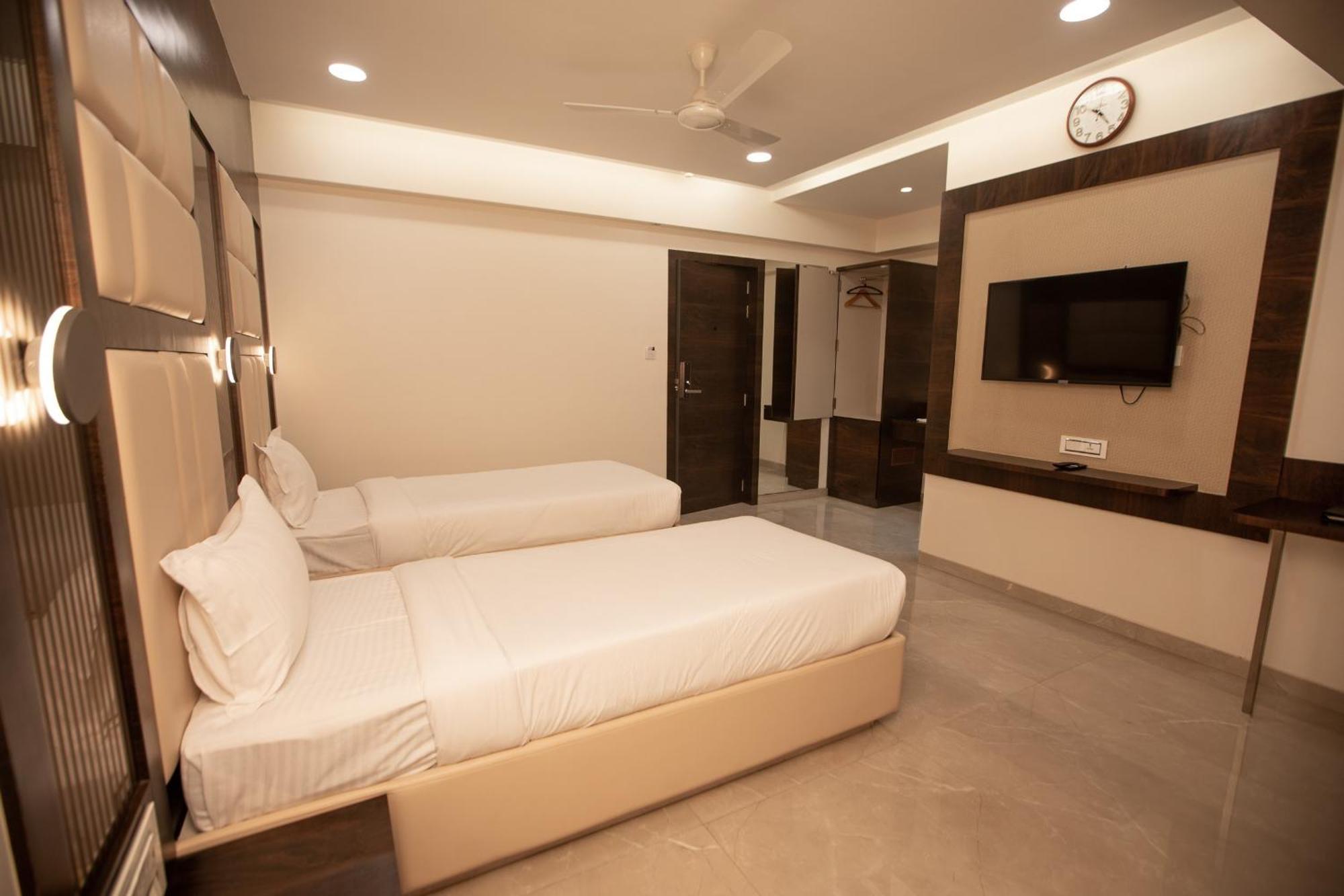 Hotel Naaz Executive Mumbai Exterior foto