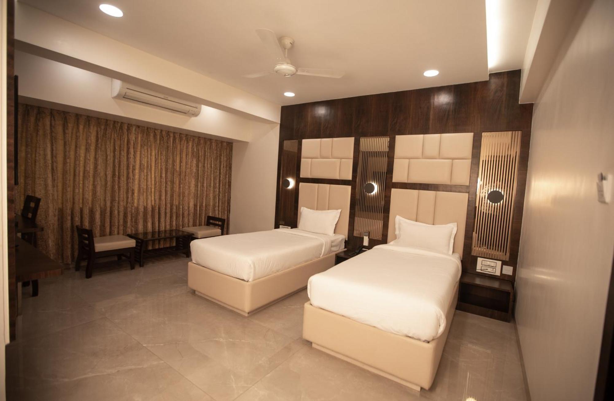 Hotel Naaz Executive Mumbai Exterior foto