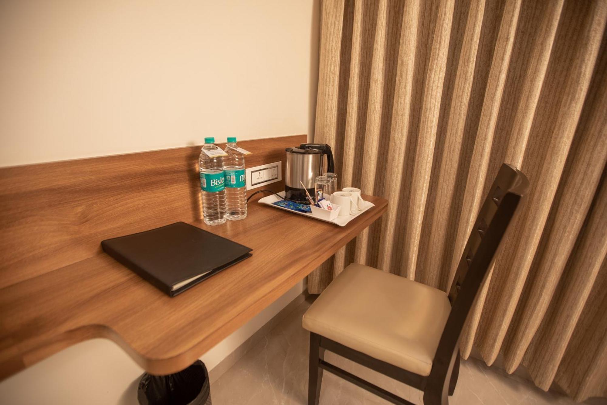 Hotel Naaz Executive Mumbai Exterior foto